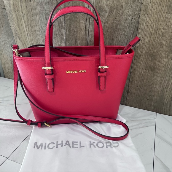 MICHAEL KORS 
Jet Set Travel ES Saffiano Leather Top-Zip Tote Bag Dust Bag
NWOT - Picture 1 of 11
